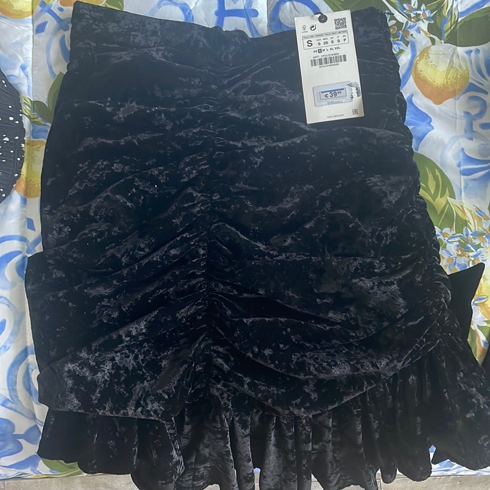 Black size small brand new with tag velvet